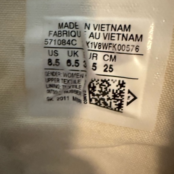 Converse Women's Beige and Black Patterned Sneakers - Picture 4 of 4